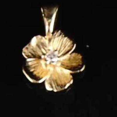 14k Yellow Gold Flower Pendant with Diamond Center | .8g