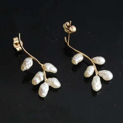 14k Yellow Gold Baroque Pearl Earrings – 1" Length (1g)