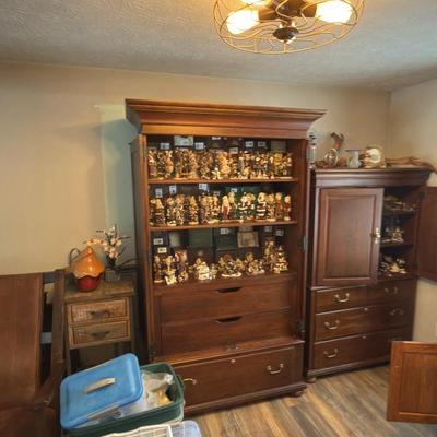 Tons of Boyd’s resin figures, Santa’s, Snowmen, Animals, most with original boxes