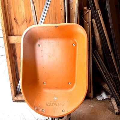 Truper Cat 45 - Metal Wheelbarrow 