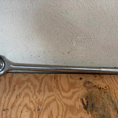 Large heavy-duty ratchet wrench