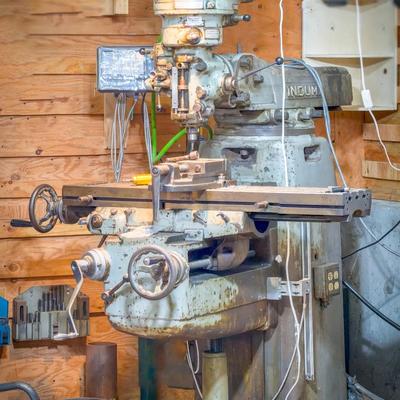 Induma 1-S Vertical Turret Milling Machine