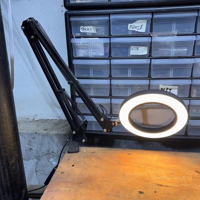 LED Illuminating Adjustable Magnifying Glass 