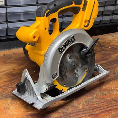 DeWalt 6-1/2” Cordless Circular Saw 