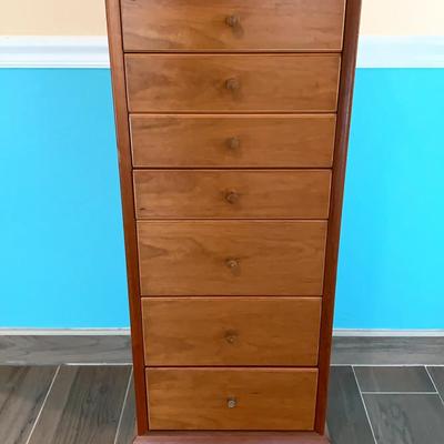 Solid Wood Dresser With Seven Drawers 