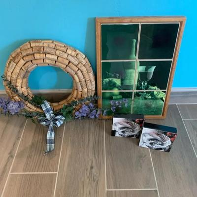 Decorative Wine Cork Wreath And Wine Picture With Bear Candy Dishes 