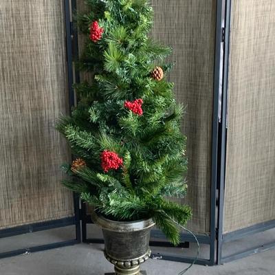 Ashland Entryway Christmas Tree