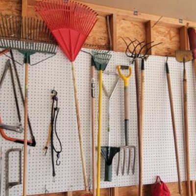 Sale Photo Thumbnail #353: Yard Tools 
