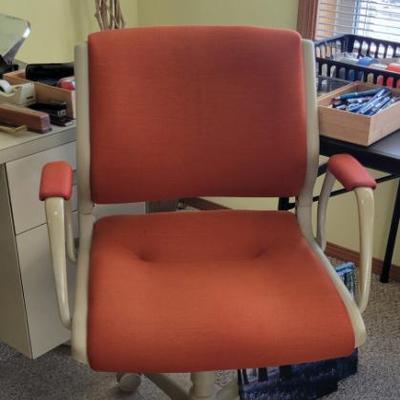 Sale Photo Thumbnail #46: Vintage Computer Chair