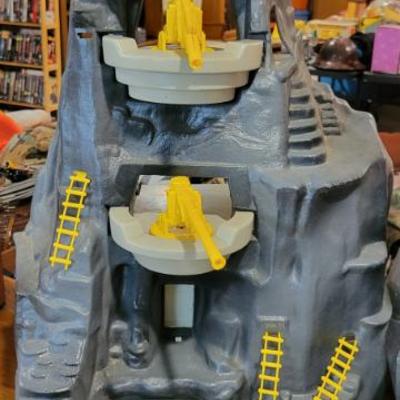 Sale Photo Thumbnail #141: Marx G-U-N-S of Navarone and accessories