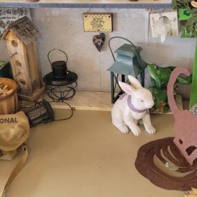 Sale Photo Thumbnail #333: Garden & Bird Feeders