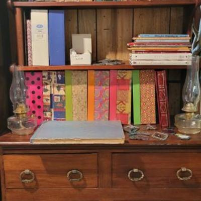 Sale Photo Thumbnail #223: Hutch