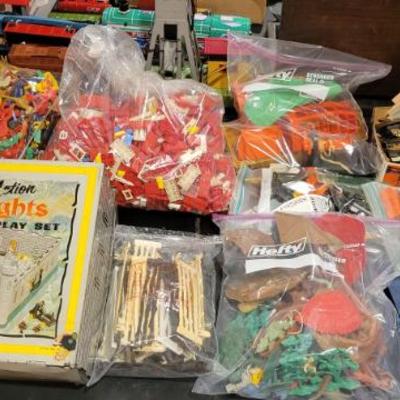 Sale Photo Thumbnail #199: Vintage toy accessories and Carry- All Fighting Knights Play Set 