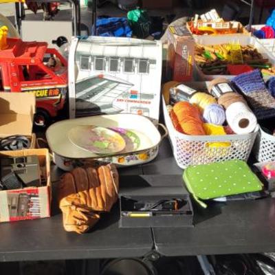 Sale Photo Thumbnail #275: Trail Cam, garmin, baseball mitt and yarn 