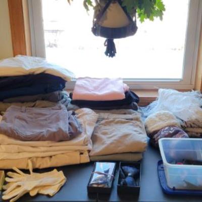 Sale Photo Thumbnail #72: Clothing