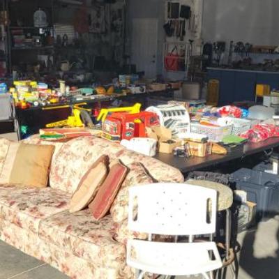 Sale Photo Thumbnail #274: Here comes the Garage 