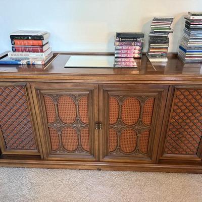 Stereo cabinet