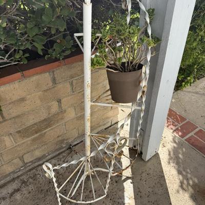 Sale Photo Thumbnail #124: Iron plant stand
