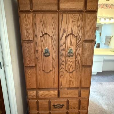 Sale Photo Thumbnail #120: Oak cabinet