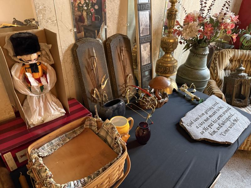 Sale Photo Thumbnail #48