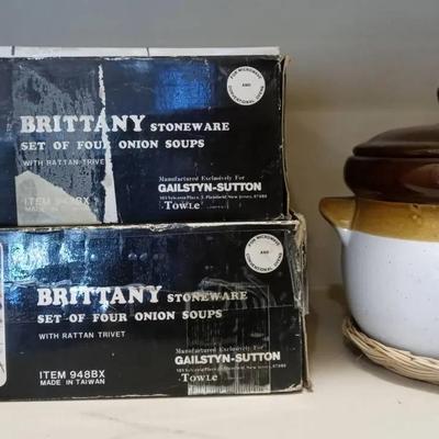 Vintage Brittany Onion Soup Pot & Bowls