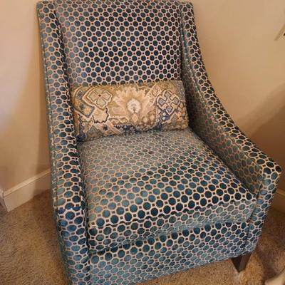 Sale Photo Thumbnail #27: Norwalk chair with pillow