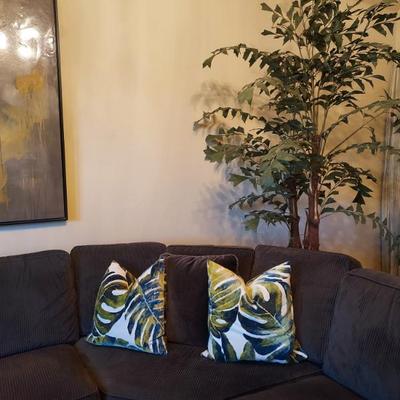 Sale Photo Thumbnail #19: Heritage House sectional in mint condition