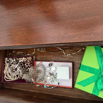 Sale Photo Thumbnail #125