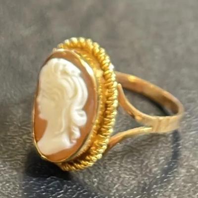 18K Gold European Style Cameo Ring, Size 5 