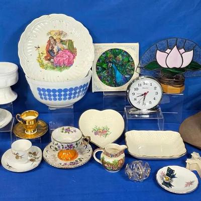 Willow Tree 'Together' Figurine (1), Lotus Flower Stained Glass Lamp (1) + Assorted Decor (24)