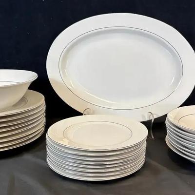 Royal Magestic 'Platina' Fine China Dinnerware (26)