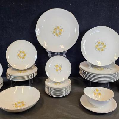 Narumi 'Marlene' Fine China 46-PC Set Made In Japan