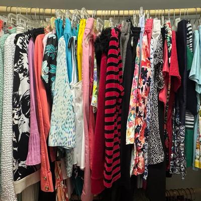 HUGE Women’s Outfit Lot (28 Outfits)