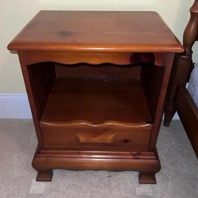 Franklin Shockey Lexington, NC, Curved Wood Drawers Night Stand