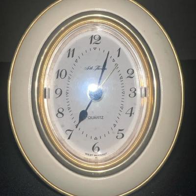 Seth Thomas Quartz Oval Desk Clock