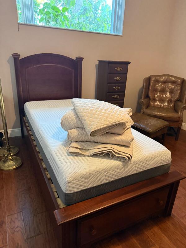 Sale Photo Thumbnail #33