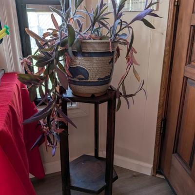Plant stand with beautiful pot! 
