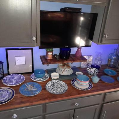 Sale Photo Thumbnail #27: TV $25