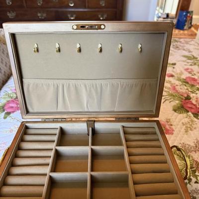 Sale Photo Thumbnail #213