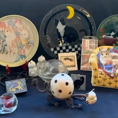 Whimsical Cat-Themed Décor Collection with Glass Platters & Figurines