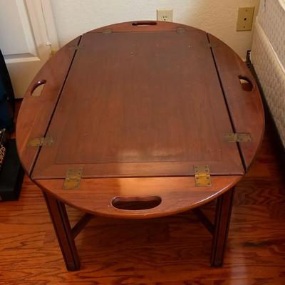 Henkel Harris–Style Oval Cherry Butler’s Coffee / Cocktail Table with Folding Tray Sides