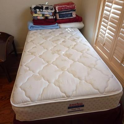 Royal City Twin Mattress Set with Box Spring, Bedding & Fleece Throws