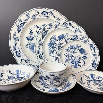 Blue Danube China Set 72 Pc-Japan 