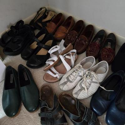 Sale Photo Thumbnail #142: Great shoes- mostly size 8