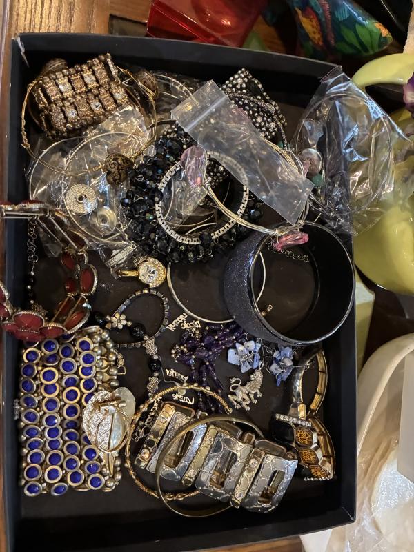 Sale Photo Thumbnail #137