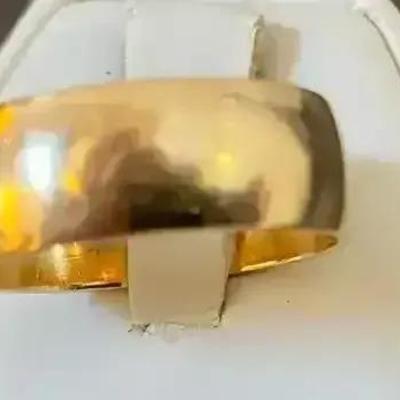 10k Gold Men’s Size 12 Wedding Band. TW 6.2 Grams