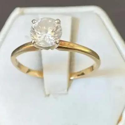 14k Ring With Cubic Zirconia Stone.  Size 9 TW 2.4 Grams Including Stone.