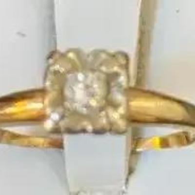 14k Gold Women’s Ring Size 11. TW 2.5grams