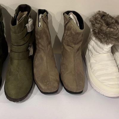 Womens 8.5 Wide Boots/shoes