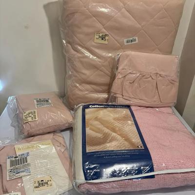 Queen TeaRose Comforter Set and Matching Drapes